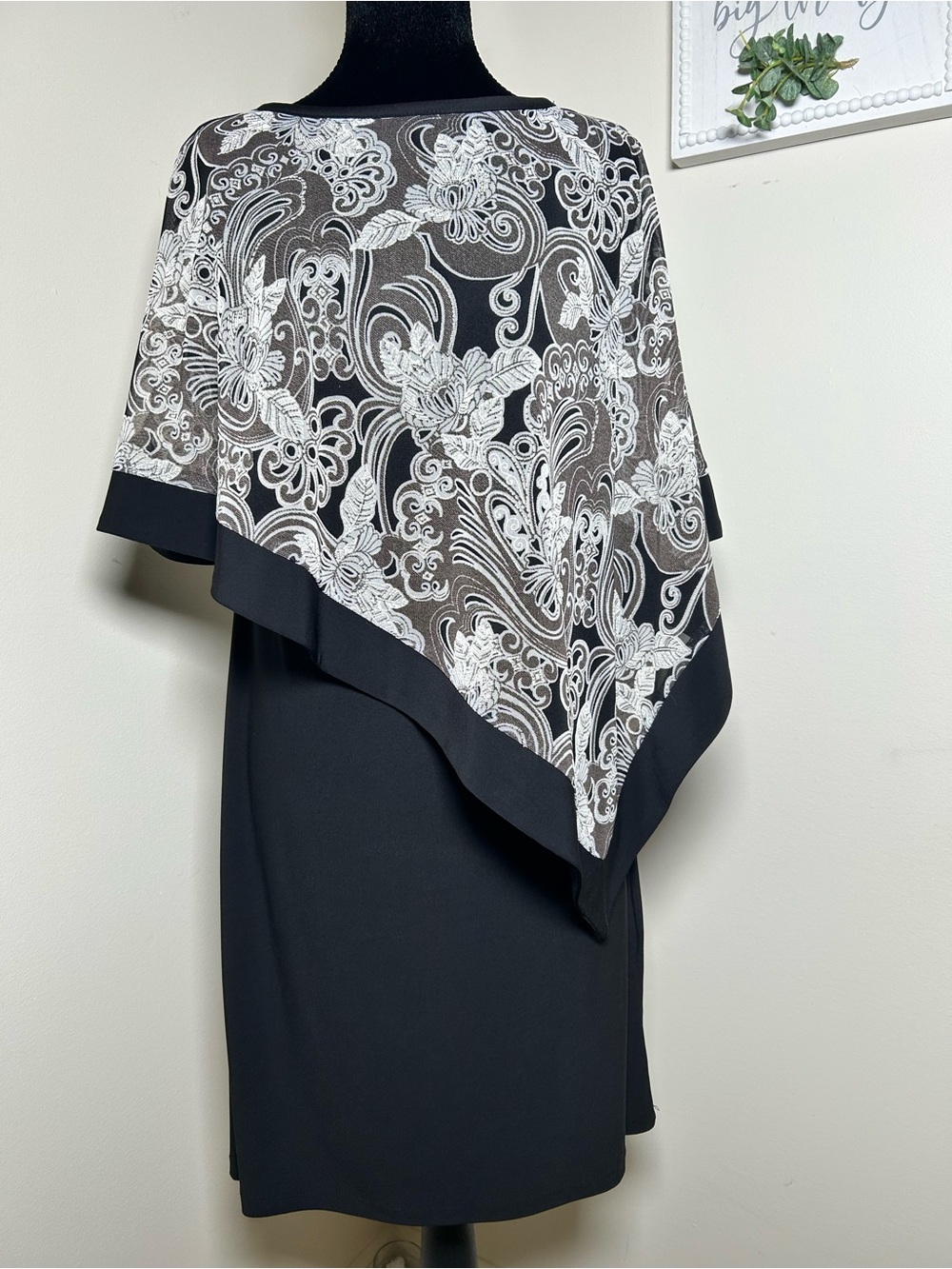 R&M Richards Black and White Lace-Patterned Top
